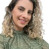 Biblia com a Pastora Nath